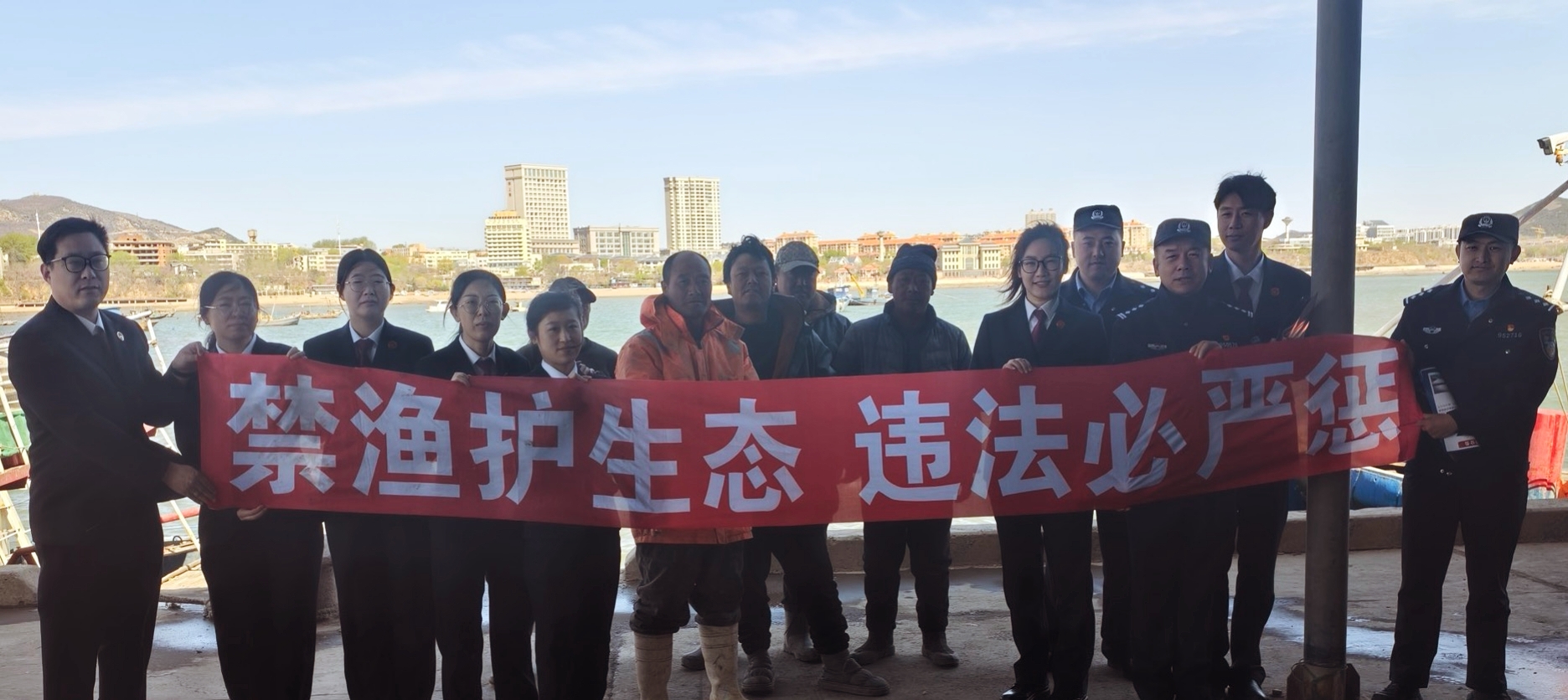 禁渔护生态 违法必严惩——兴城市检察院开展非法捕捞专项宣传活动